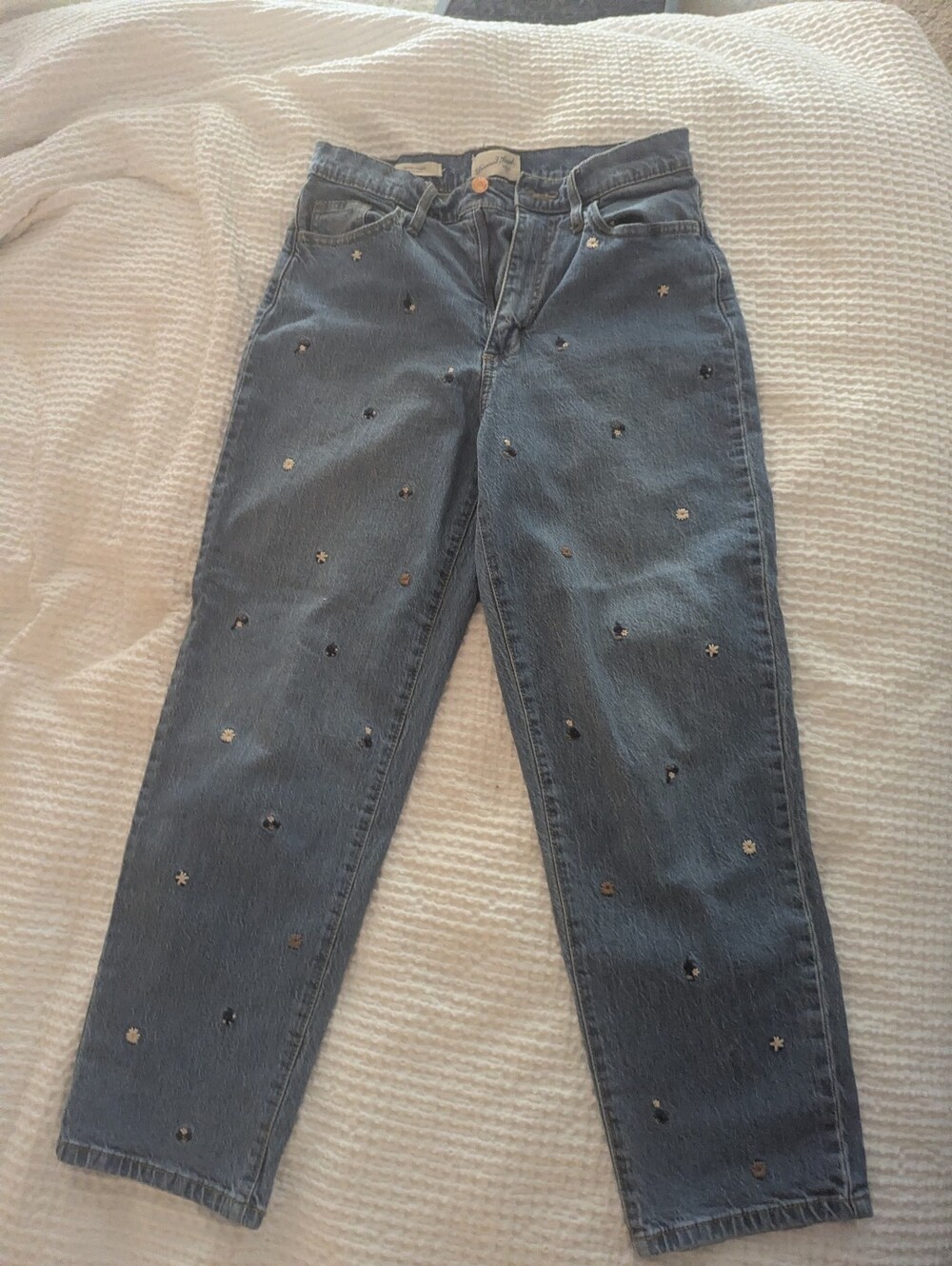 Universal Thread Light Blue High-Rise Jeans with Floral Embroidery (Vintage Cut)